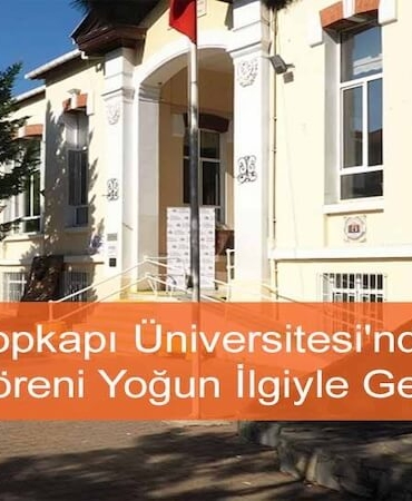 İstanbul Topkapı Üniversitesi'ndeki Zirve ve Ödül Töreni Yoğun İlgiyle Gerçekleşti